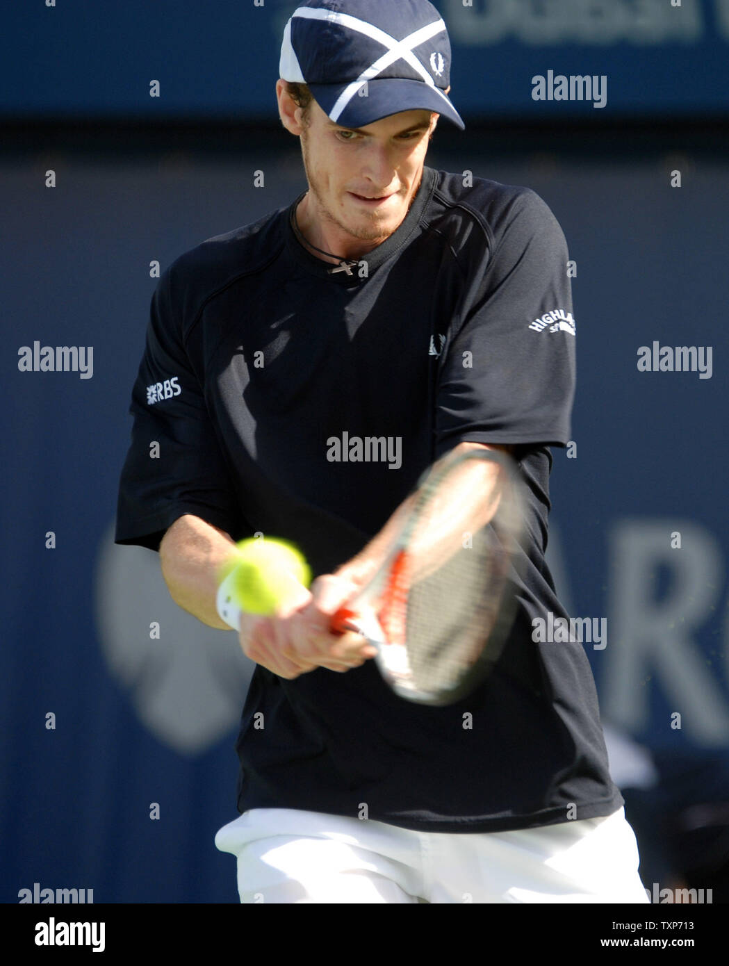 Scotland's Andy Murry renvoie une balle de Fernando Verdasco à partir de l'Espagne pendant la Dubai Tennis Championships le mercredi 5 mars 2008. (Photo d'UPI/Norbert Schiller) Banque D'Images