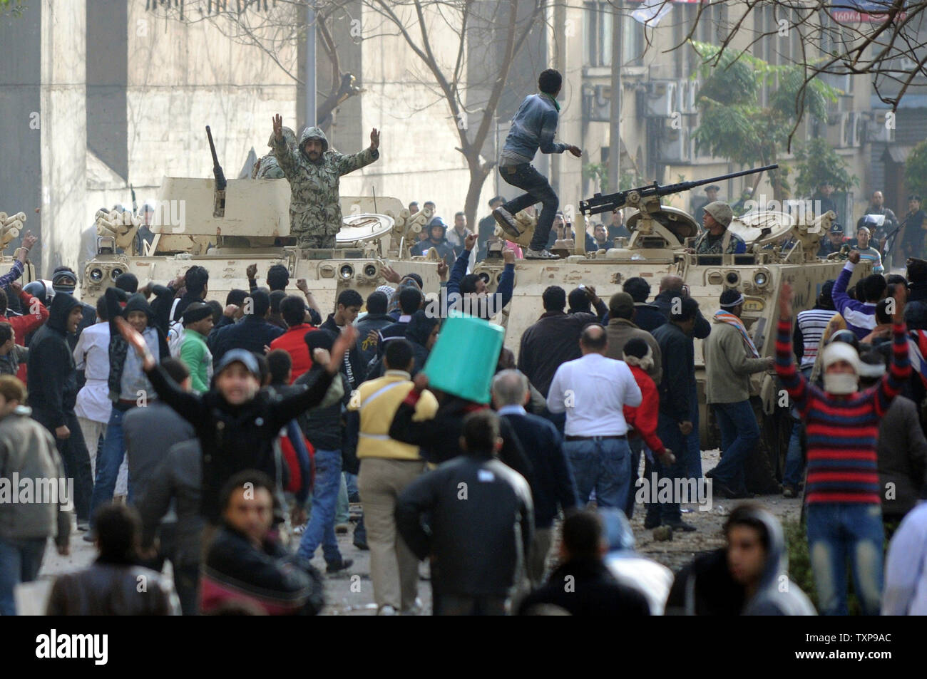 Remplissage des manifestants égyptiens de la place Tahrir du Caire pendant la plus grande manifestations anti-gouvernementales en trois décennies dans le but de renverser le gouvernement le Président Hosni Moubarak sur le 29 janvier 2011. UPI Banque D'Images