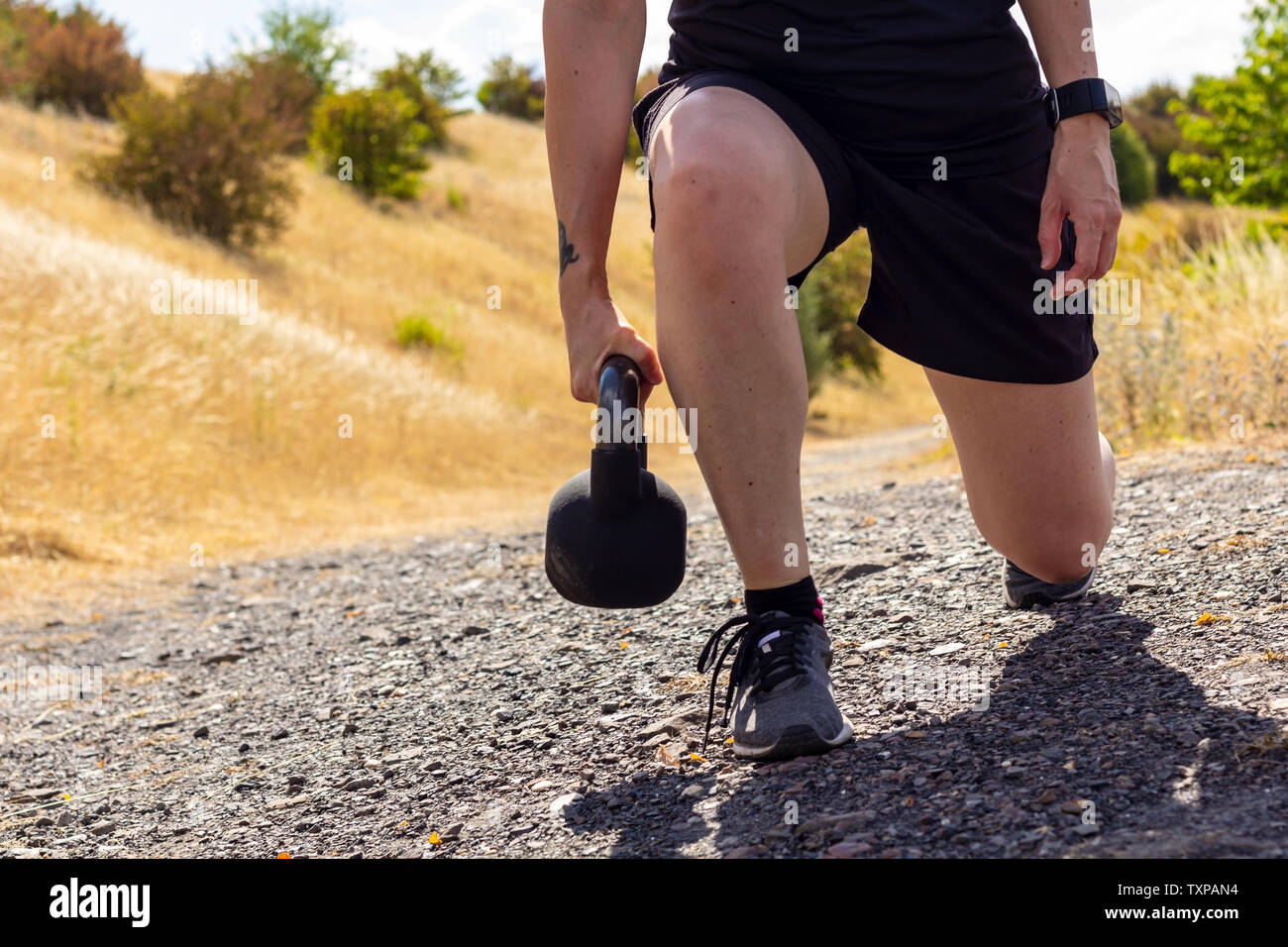 L'entraînement avec kettlebell dans l'été Banque D'Images