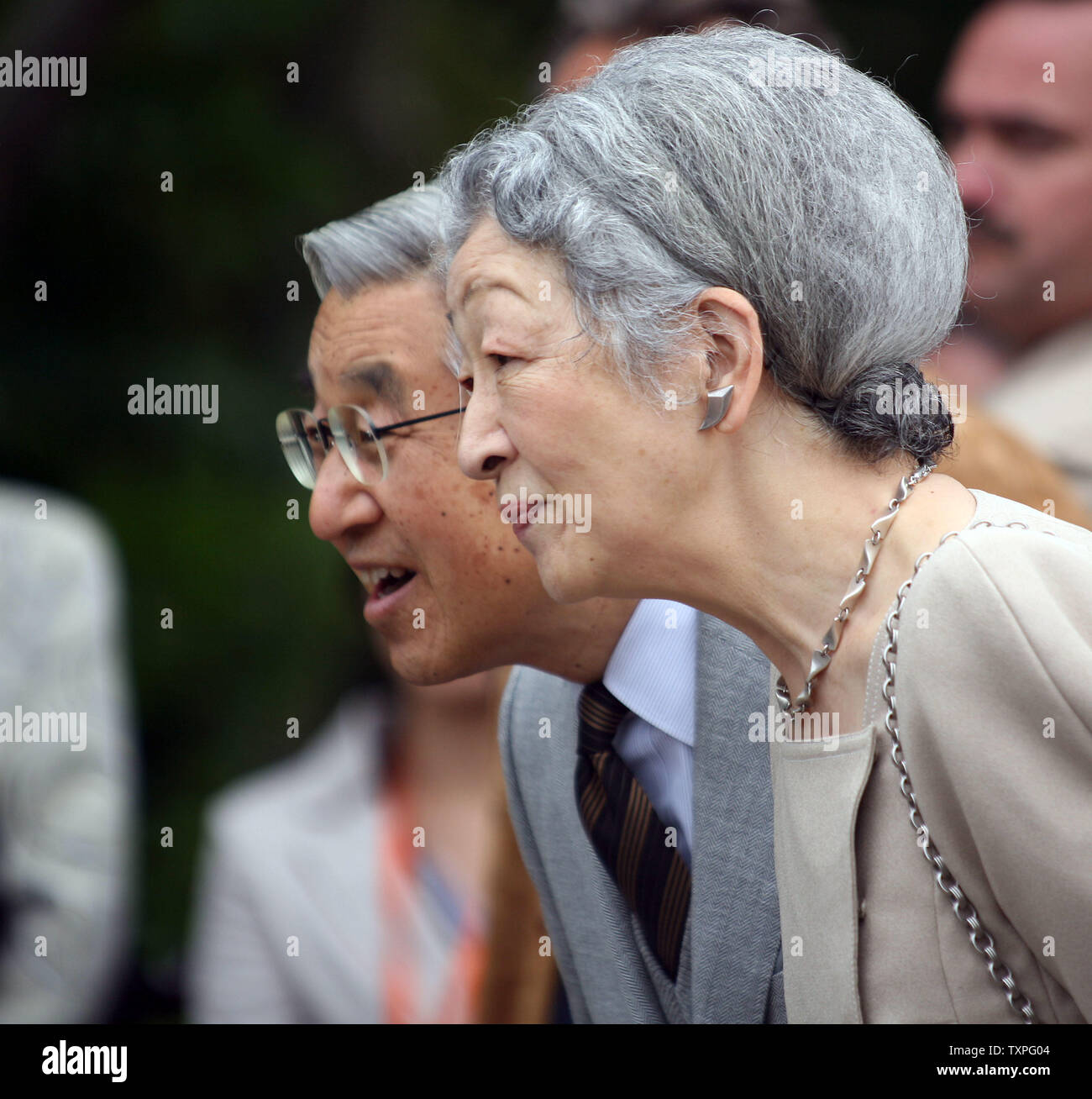 L'empereur Akihito et l'Impératrice Michiko du Japon rencontrez les Canadiens d'origine japonaise à Kingsmere le 4 juillet 2009, à Gatineau, au Québec. Le couple impérial est en visite au Canada pour marquer le 80e anniversaire des relations diplomatiques entre le Canada et le Japon. Le Kingsmere est la résidence de l'ancien premier ministre canadien William Lyon Mackenzie King et est un lieu historique national dans le parc de la Gatineau. (Photo d'UPI/Grace Chiu) Banque D'Images