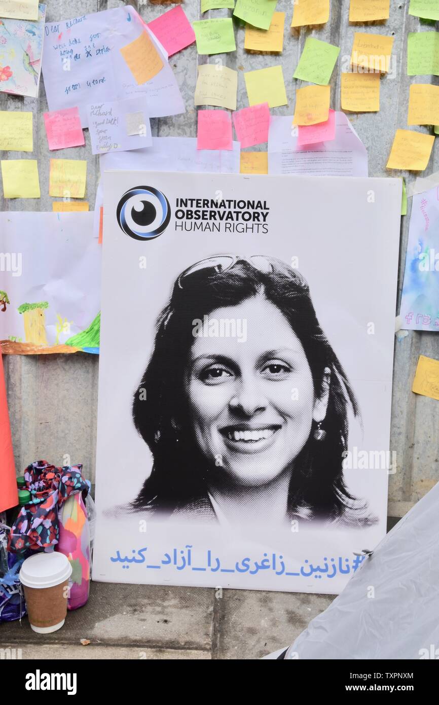 Affiche de Nazanin Zaghari-Ratcliffe. Richard Ratcliffe grève de la faim de 11 jours. 4 faim de justice Nazanin de protestation. L'extérieur de l'ambassade d'Iran, Londres. UK Banque D'Images