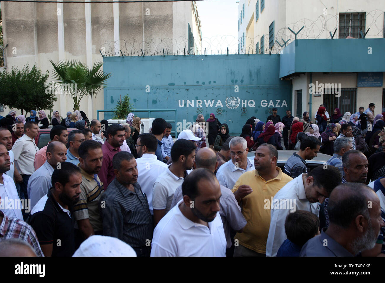 L'organisation des secours et de travaux des Nations Unies pour les réfugiés de Palestine (UNRWA) Stade des travailleurs une protestation contre les mesures d'austérité, exigeant un financement pour poursuivre dans la ville de Gaza, à Gaza le 19 septembre 2018. Photo par Ismael Mohamad/UPI Banque D'Images