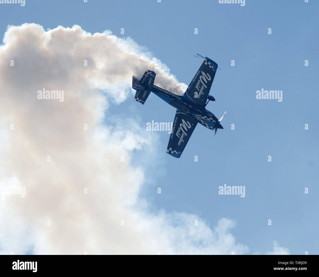 Aerobat Rob Holland, le 2011 et 2012, championne de voltige effectue à la Homestead Air Show à Homestead, Floride le 4 novembre 2012..UPI/Marino-Bill Joe Cantrell Banque D'Images