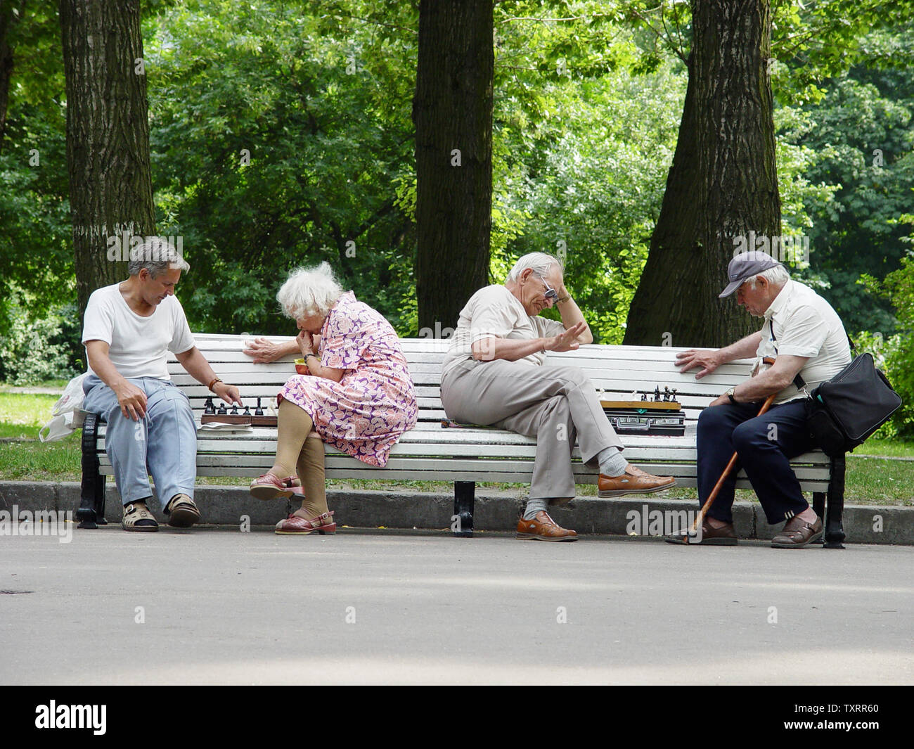 Jeu d'échecs dans le parc urbain, SPb, Russie, 2005 Banque D'Images