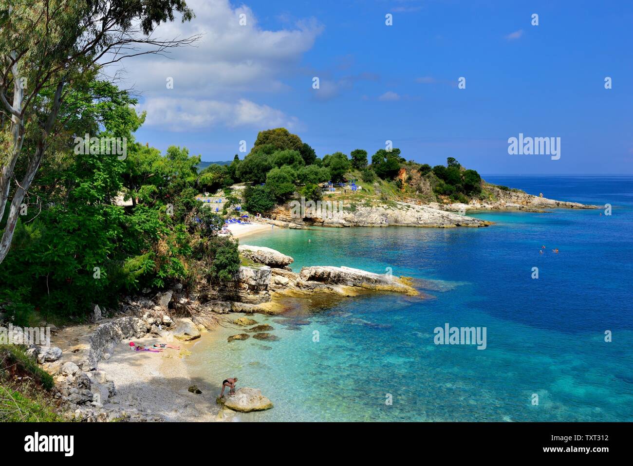 La plage pittoresque de Bataria, Kassiopi,Kassopaia,Îles Ioniennes, Corfou, Grèce Banque D'Images