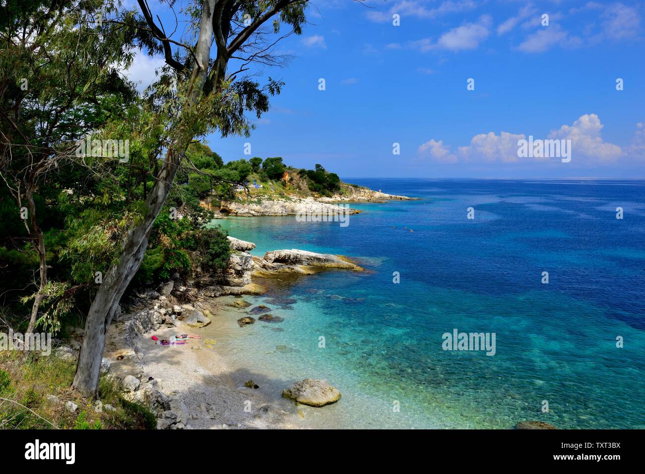 La plage pittoresque de Bataria, Kassiopi,Kassopaia,Îles Ioniennes, Corfou, Grèce Banque D'Images