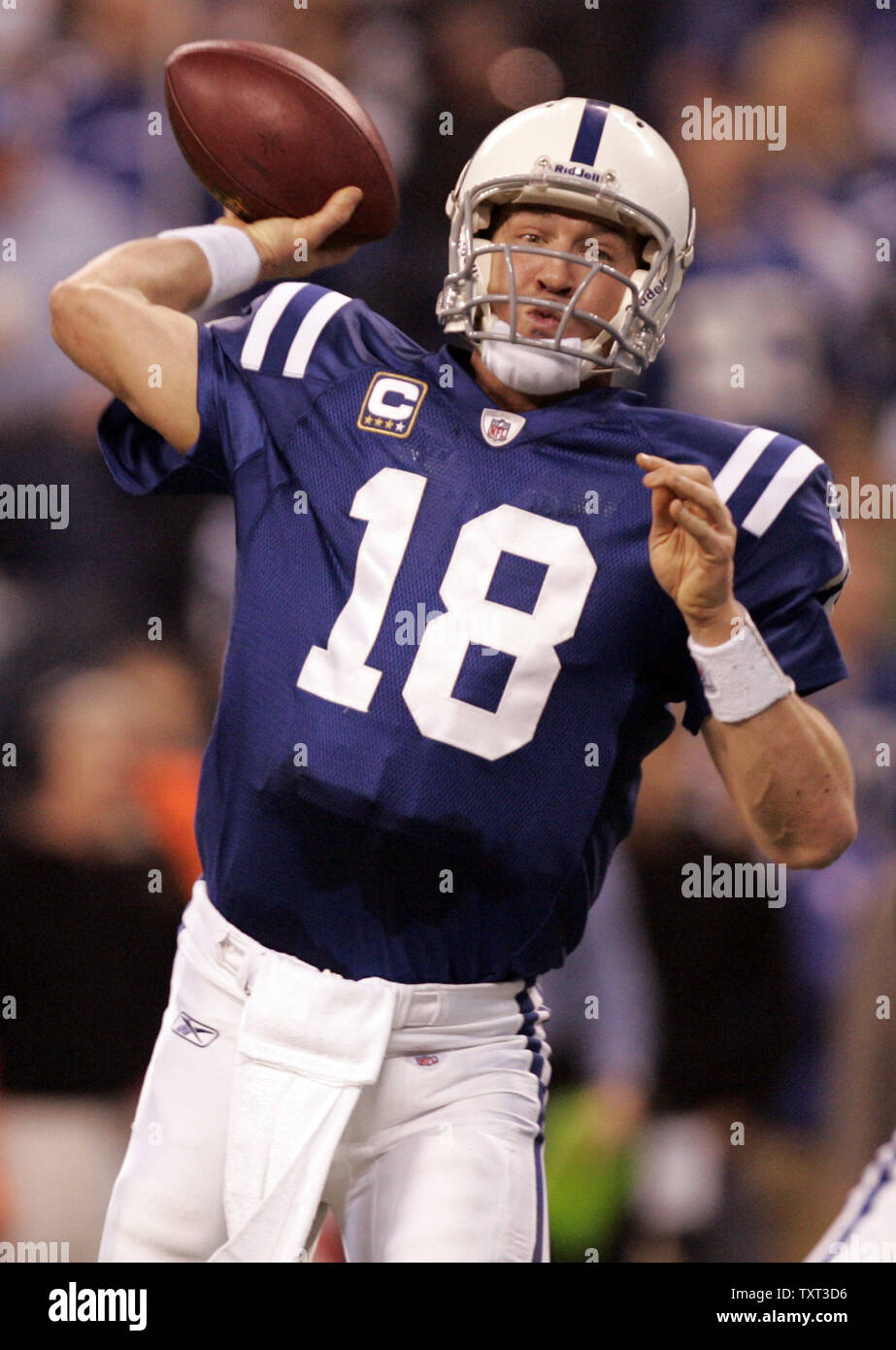 Indianapolis Colts se jette contre la Nouvelle York Jets au cours du deuxième trimestre de leur match de championnat de l'AFC à Lucas Oil Field à Indianapolis le 24 janvier 2010. Les Colts défait les Jets 30-17 à l'avance pour le Super Bowl. UPI /Mark Cowan Banque D'Images