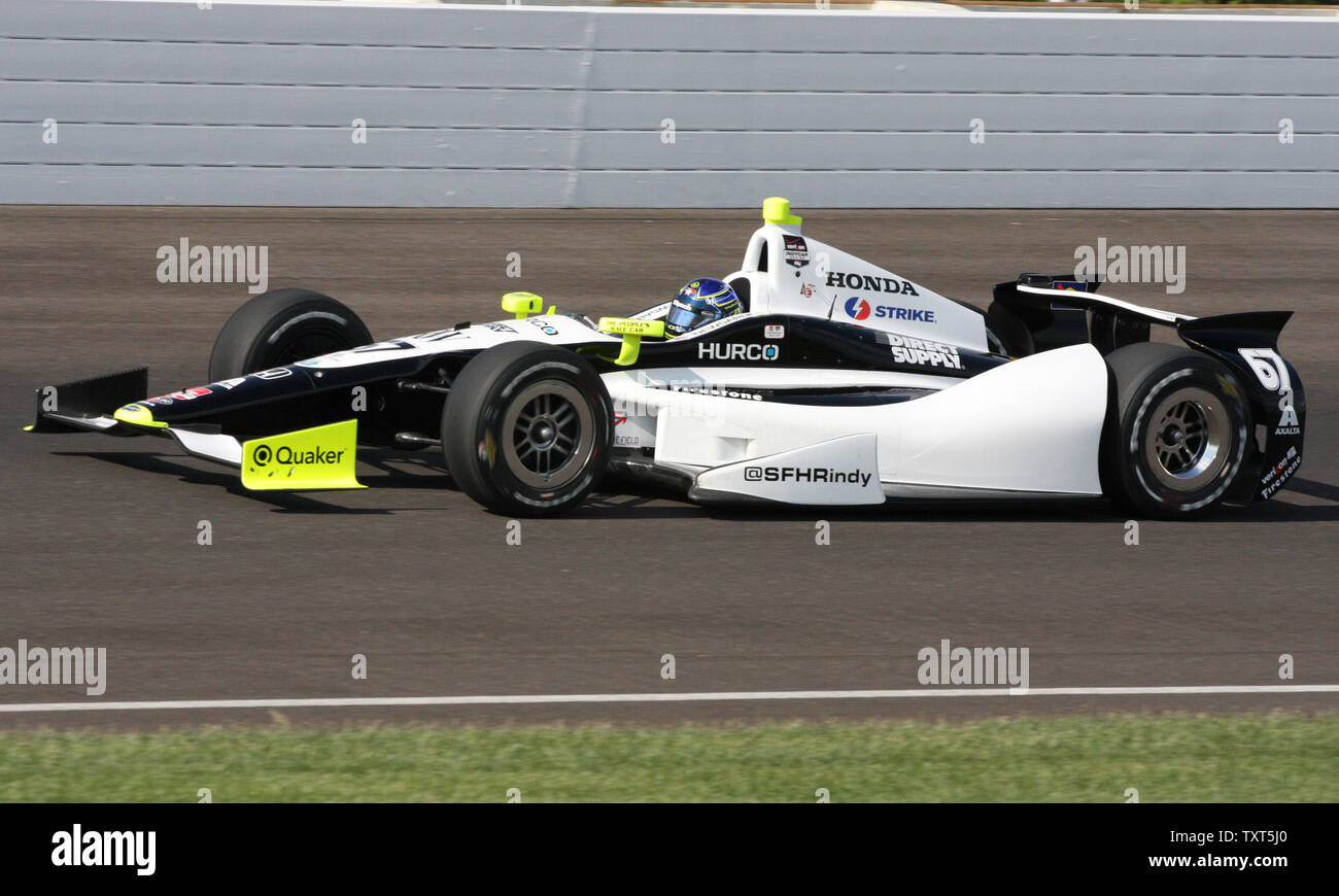 Josef Newgarden bosses sa voie dans l'Élite 9 à une vitesse de 230,033 km/h et s'exécute pour le pôle demain pour la 98e course de l'Indianapolis 500 à l'Indianapolis Motor Speedway le 17 mai 2014 à Indianapolis, Indiana. Lecteurs de l'Newgarden Sara Fisher racing team. UPI/Bill Coon Banque D'Images