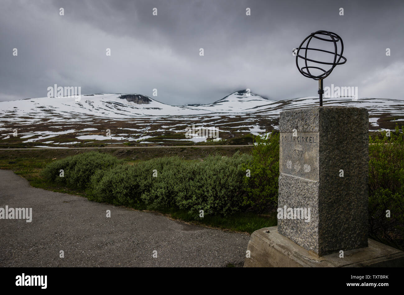 Le Cercle Arctique Centre sur le E6, tel qu'il traverse les 66 degrés nord, en Norvège. Banque D'Images