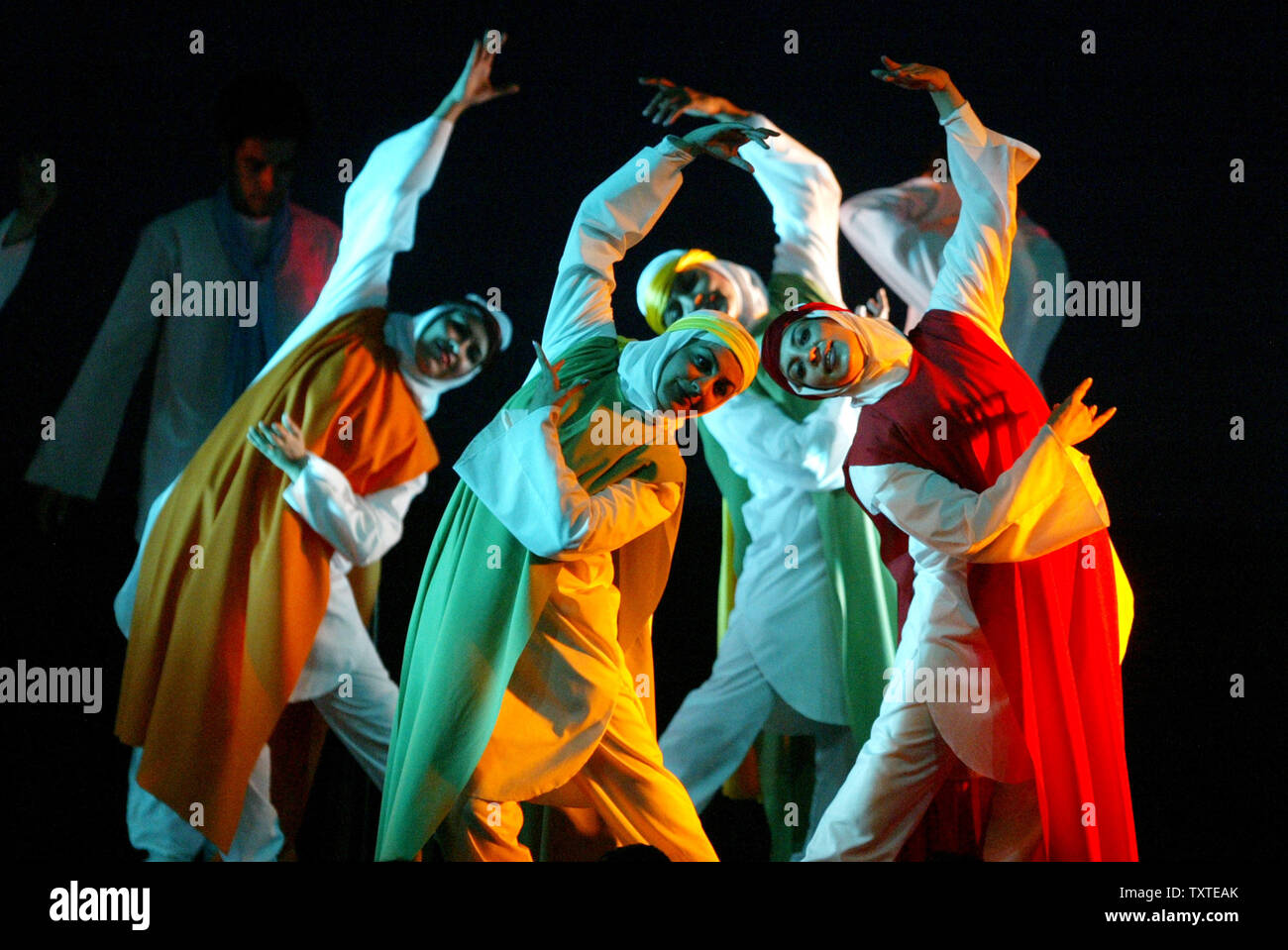 Artistes Iraniens dans 'Messenger d'amour et d'espoir' suite Symphony Orchestra en Vahdat (Unité) Amphithéâtre, Téhéran, Iran, le 24 août 2007. La symphonie commence avec l'histoire de la création de l'humanité, comprenant les événements survenus à l'époque de Jésus Christ et se termine avec la vie du Saint Prophète Mohammed et les Imams. (Photo d'UPI/Mohammad Kheirkhah) Banque D'Images