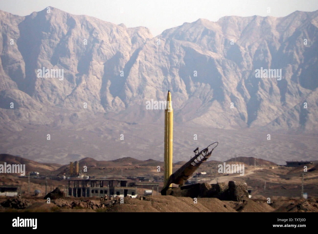 Un Shahab-3 est lancé lors d'un test en Iran sur septembre 28,2009. La nouvelle version de Shahab-3 a une portée de 1 300 à 2 000 kilomètres. Ali/UPI/Shaygan Agence Fars Banque D'Images