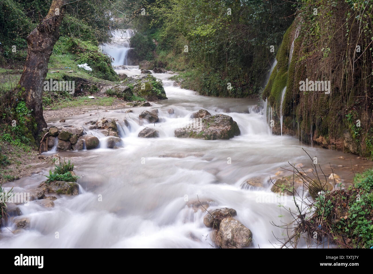Petite cascade dans le nord du Liban Banque D'Images