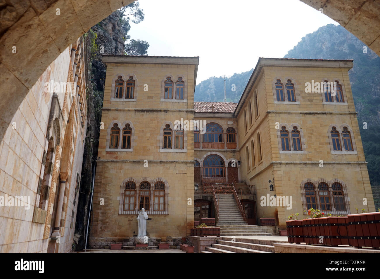 Cour intérieure de St Antoine monastère en vallée de la Qadisha Banque D'Images