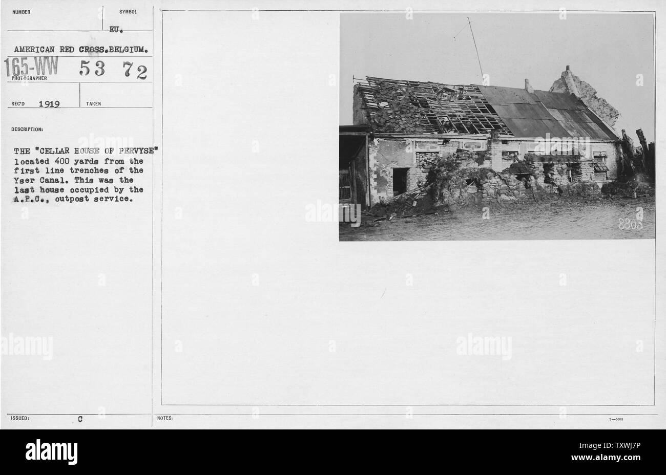American Red Cross - Divers - La Cave House de Pervyse situé à 400 mètres de la première ligne de tranchées de l'Yser Canal. C'était la dernière maison occupée par l'A.R.C. outpost service ; Portée et contenu : photographe : American Red Cross, Belgique Banque D'Images