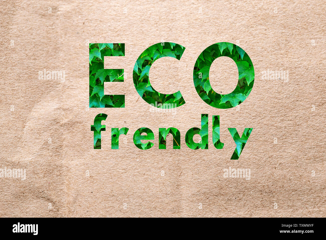 Recycler le papier brun texture froissée lettrage éco-conception d'emballage. Contexte Banque D'Images
