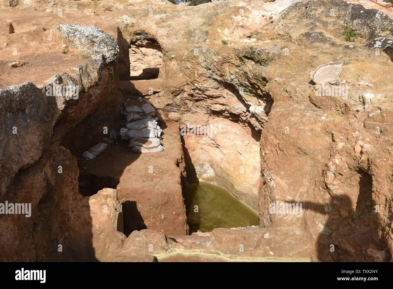 Un aperçu d'un mikvé excavée, un bain rituel juif, découvert par l'Autorité des antiquités d'Israël, à partir de la période hasmonéenne dans le quartier arabe de Sharafat à Jérusalem, le 27 mars 2019. Les fouilles archéologiques ont révélé l'extravagante enterrement estate, une presse à olives, bains rituels, Mikvé, et un pigeonnier. Photo par Debbie Hill/UPI Banque D'Images