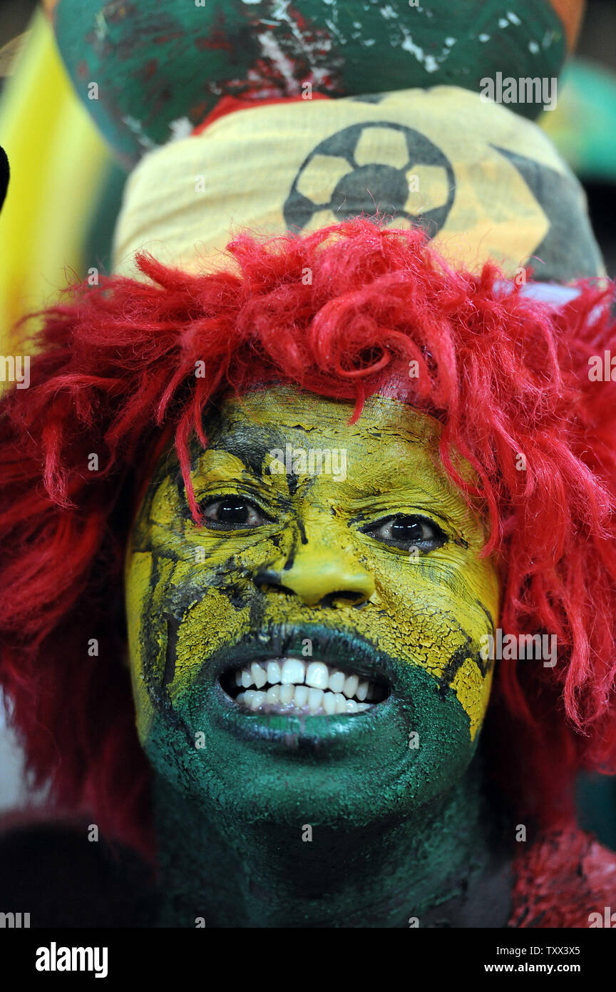 Un ventilateur Ghana cherche sur avant le groupe d match au stade Soccer City à Johannesburg, Afrique du Sud le 23 juin 2010. UPI/Chris Brunskill Banque D'Images