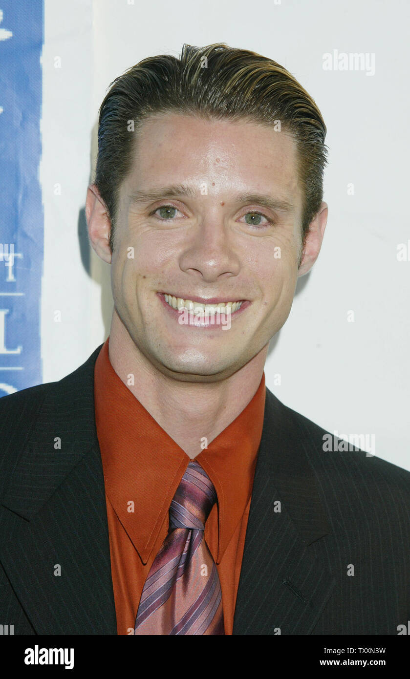 L'acteur Danny Pintauro pose pour les photographes à la Project Angel Food's 11th annual Angel Awards à Los Angeles le 21 août 2004. L'actrice Sharon Stone a été honoré avec un Ange Award. Project Angel Food fournit des repas pour les personnes affectées par le VIH/SIDA et d'autres maladies graves. (Photo d'UPI/Francis Specker) Banque D'Images