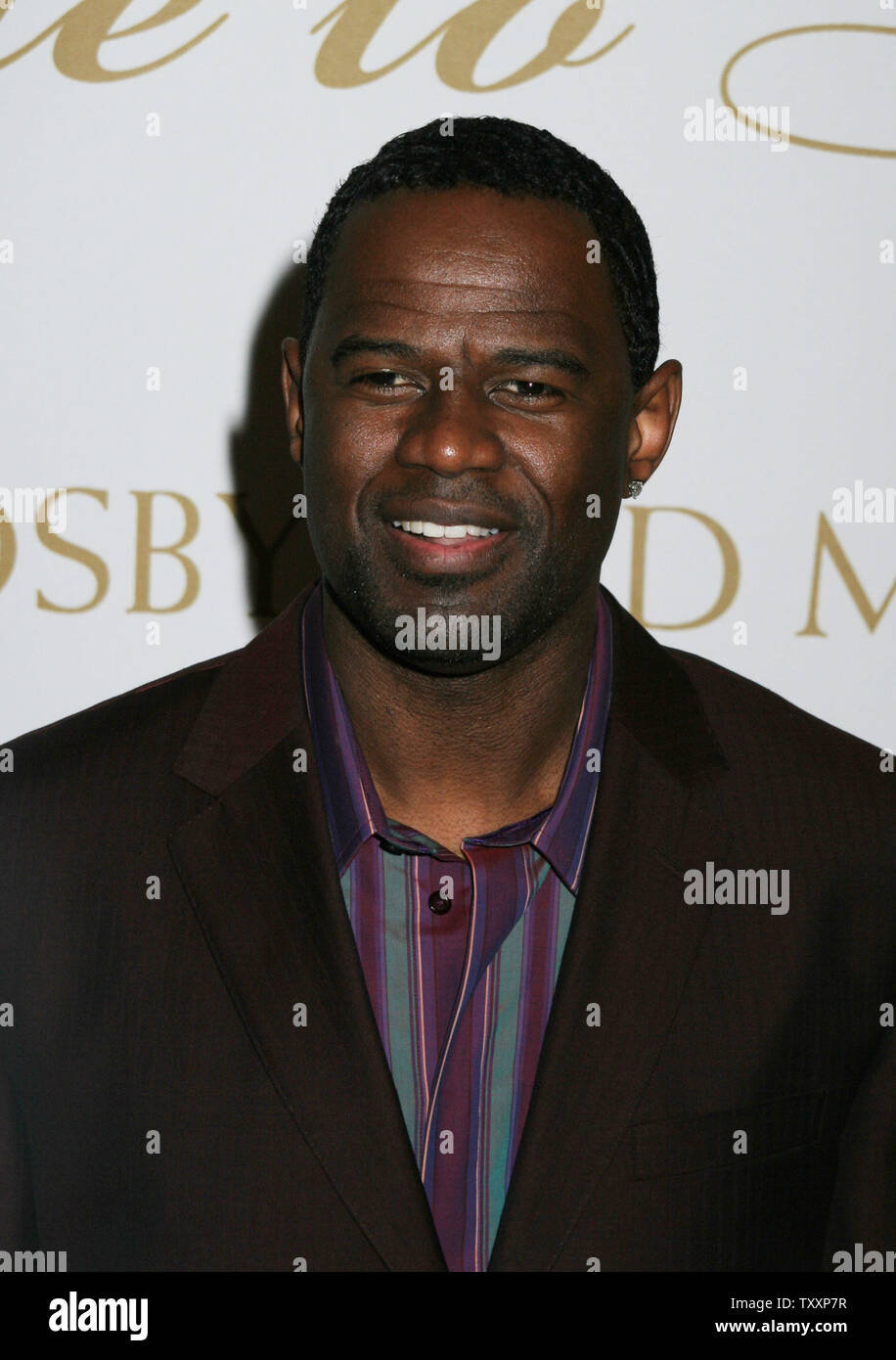 Singer Brian McKnight pose pour photographes lors d'une collecte de fonds pour le Ray Charles Performing Arts Center à l'Université de Morehouse sur Septembre 29, 2004 à Los Angeles, CA. (Photo d'UPI/Francis Specker) Banque D'Images