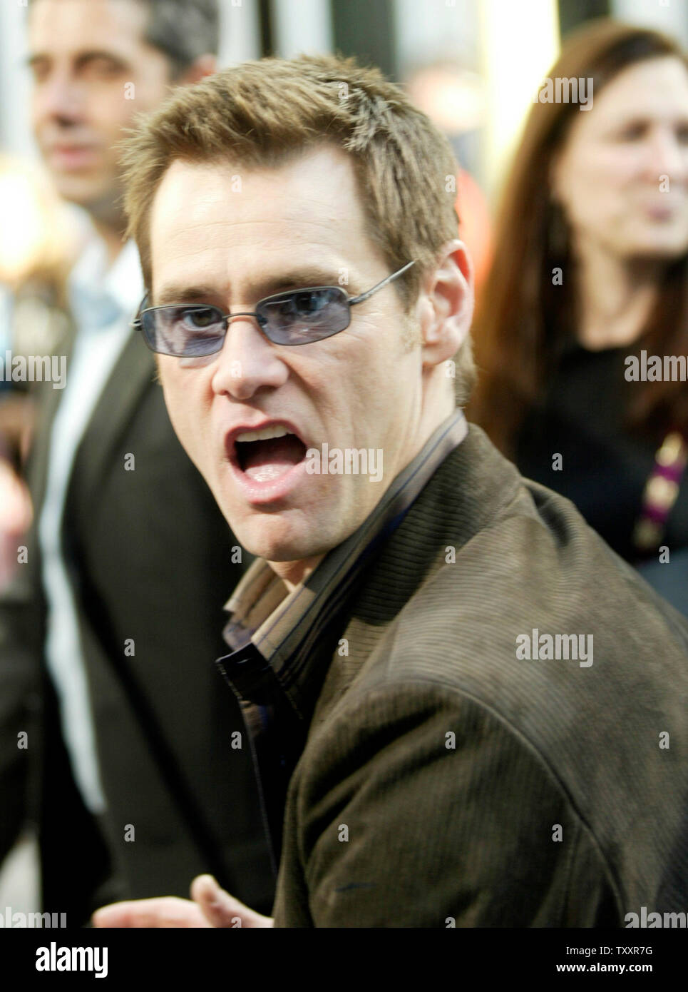 L'acteur Jim Carrey arrive au 12 décembre 2004 Los Angeles première du film ', Lemony Snicket's A Series of Unfortunate Events', à la coupole de Cinerama. Le film s'ouvre le 17 décembre. (Photo d'UPI/Francis Specker) Banque D'Images