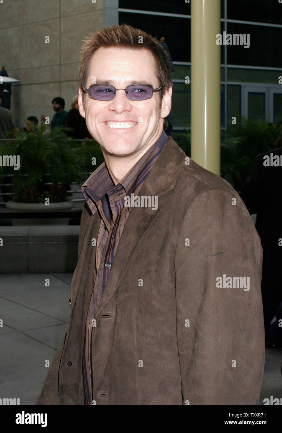 L'acteur Jim Carrey arrive au 12 décembre 2004 Los Angeles première du film ', Lemony Snicket's A Series of Unfortunate Events', à la coupole de Cinerama. Le film s'ouvre le 17 décembre. (Photo d'UPI/Francis Specker) Banque D'Images