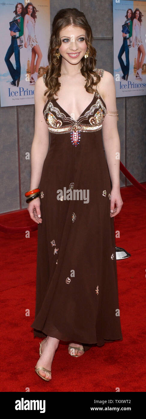 L'actrice américaine Michelle Trachtenberg, la star de la comédie dramatique motion photo 'Ice Princess', arrive pour la première du film au El Capitan Theatre dans la section Hollywood de Los Angeles, le 13 mars 2005. (Photo d'UPI/Jim Ruymen) Banque D'Images