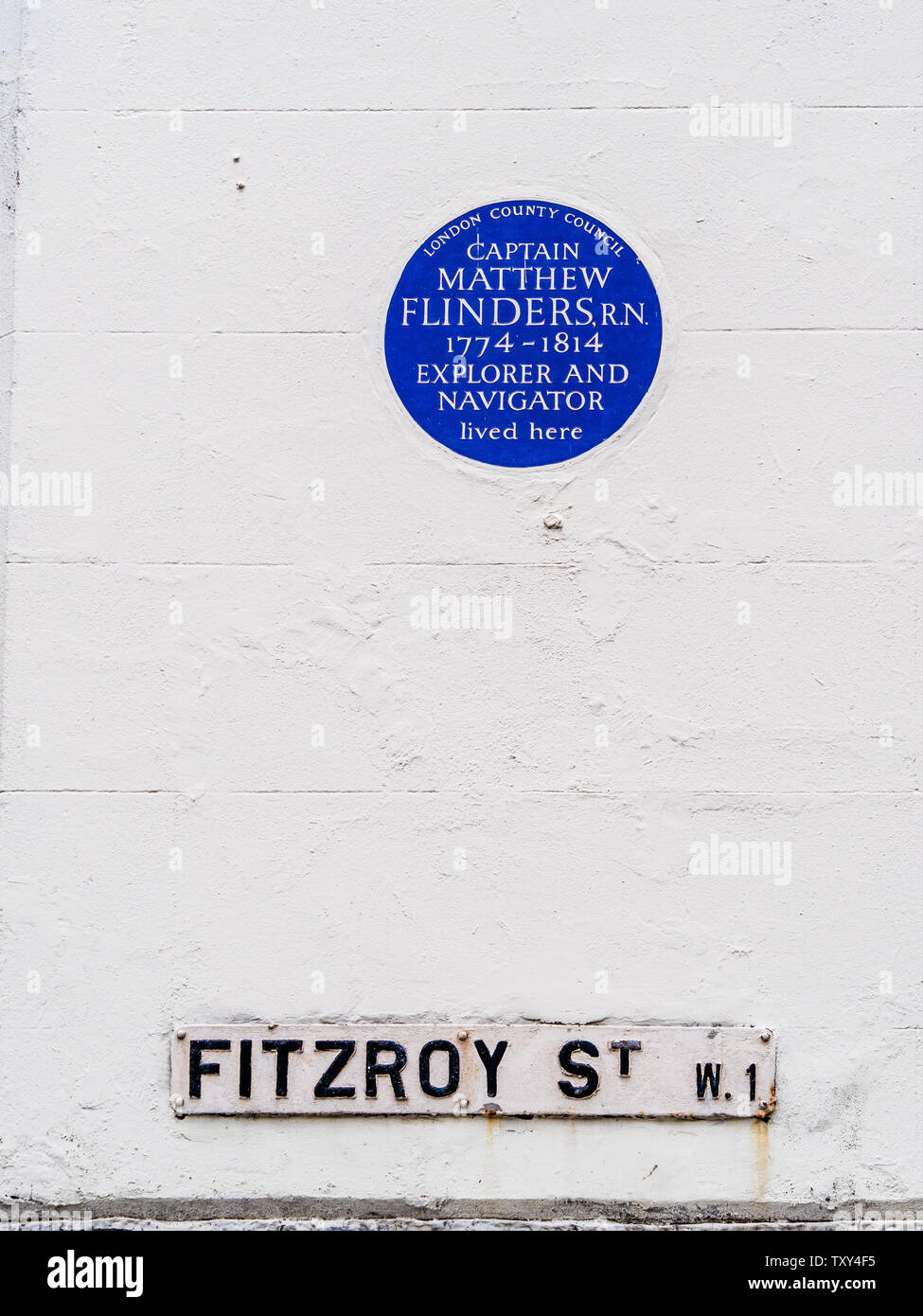 Le Capitaine Matthew Flinders Blue Plaque Fitzroy Street Londres. Flinders était l'anglais navigateur et cartographe contribué à la cartographie de l'Australie Banque D'Images