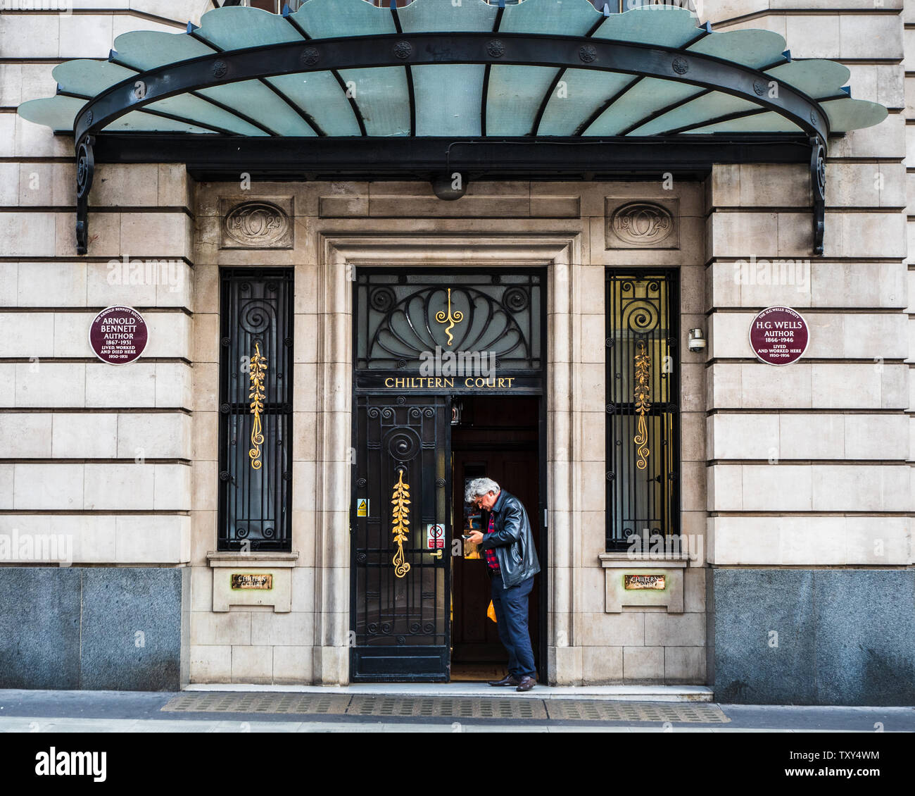 Cour de Chiltern sur Baker Street, Marylebone, London - notant que HG Wells et Arnold Bennett a vécu et travaillé dans ce bâtiment. Banque D'Images