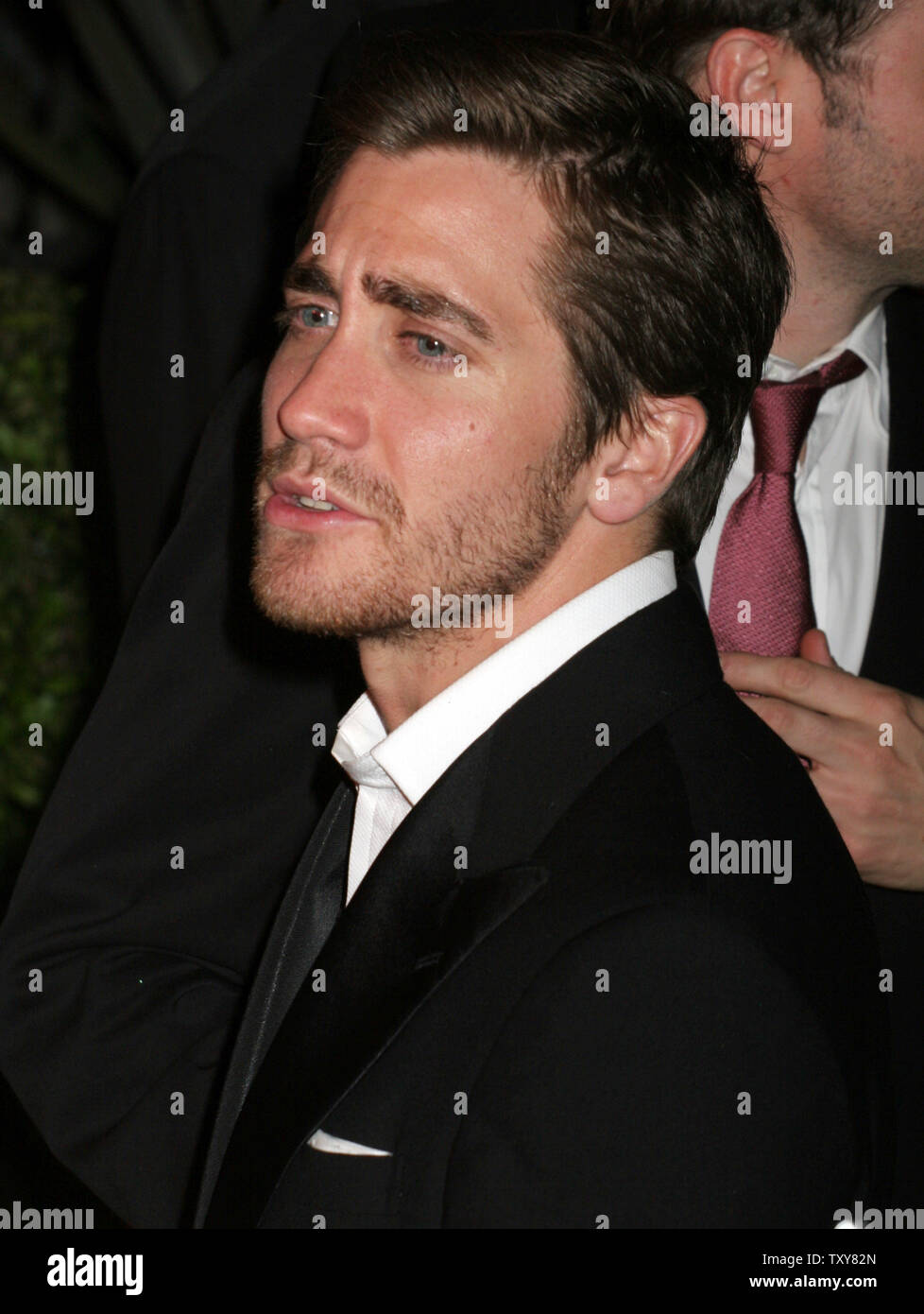 Acteur Jake Gyllenhaal arrive sur le tapis rouge à la Vanity Fair Oscar Party à Morton's à West Hollywood, Californie le 5 mars 2006. (Photo d'UPI/David Silpa) Banque D'Images