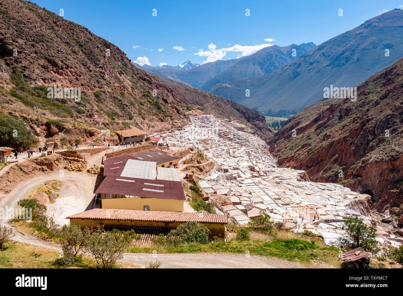 Salineras de Maras Maras / Mines de sel. L'extraction de sel dans les salines de Maras, terrasses et bassins, le Pérou La Vallée Sacrée. Banque D'Images