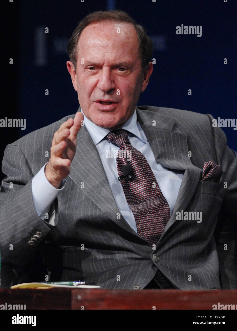 Mortimer Zuckerman, Président et rédacteur en chef du U.S. News & World Report et l'éditeur du New York Daily News, participe à la politique américaine '2008' discussion de groupe au cours de la 10e Conférence Mondiale Milken Institute à Los Angeles, Californie le 24 avril 2007. (Photo d'UPI/Jim Ruymen) Banque D'Images