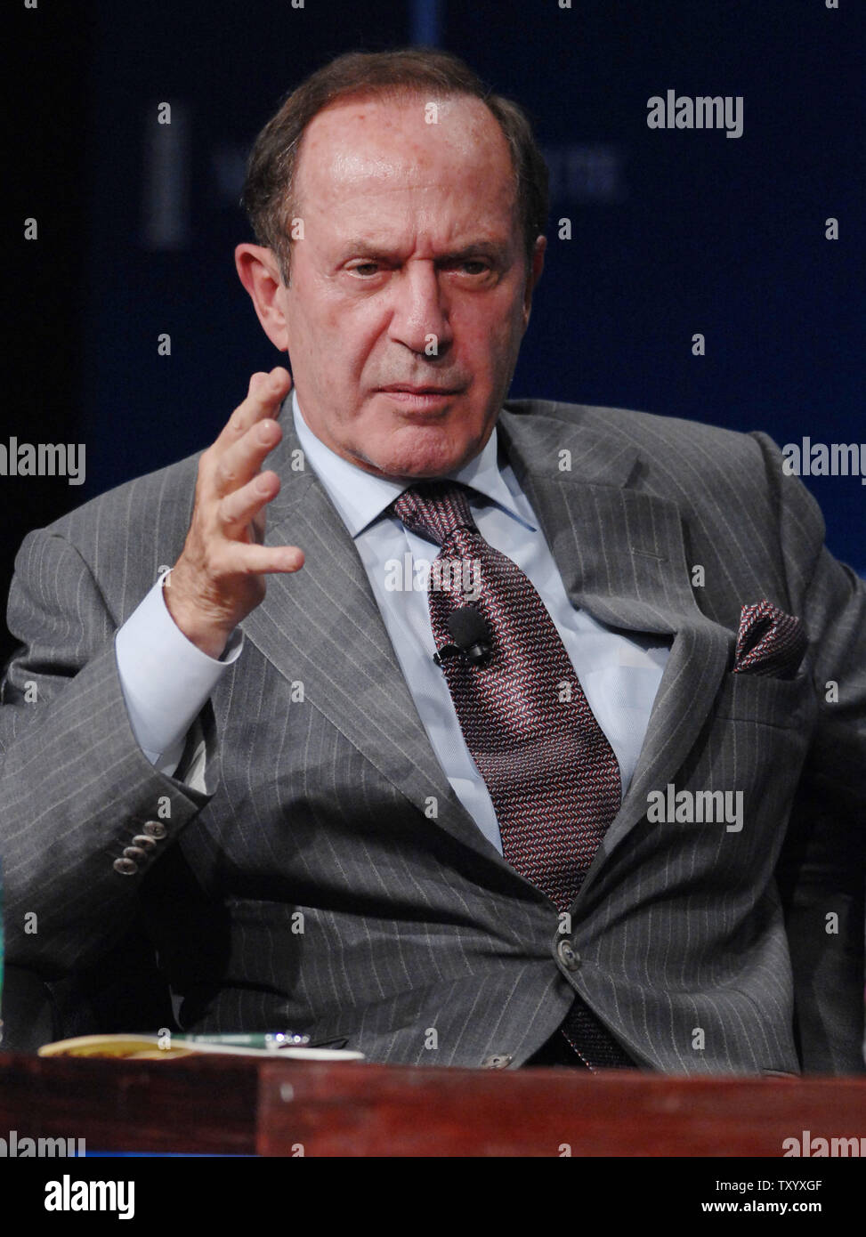 Mortimer Zuckerman, Président et rédacteur en chef du U.S. News & World Report et l'éditeur du New York Daily News, participe à la politique américaine '2008' discussion de groupe au cours de la 10e Conférence Mondiale Milken Institute à Los Angeles, Californie le 24 avril 2007. (Photo d'UPI/Jim Ruymen) Banque D'Images