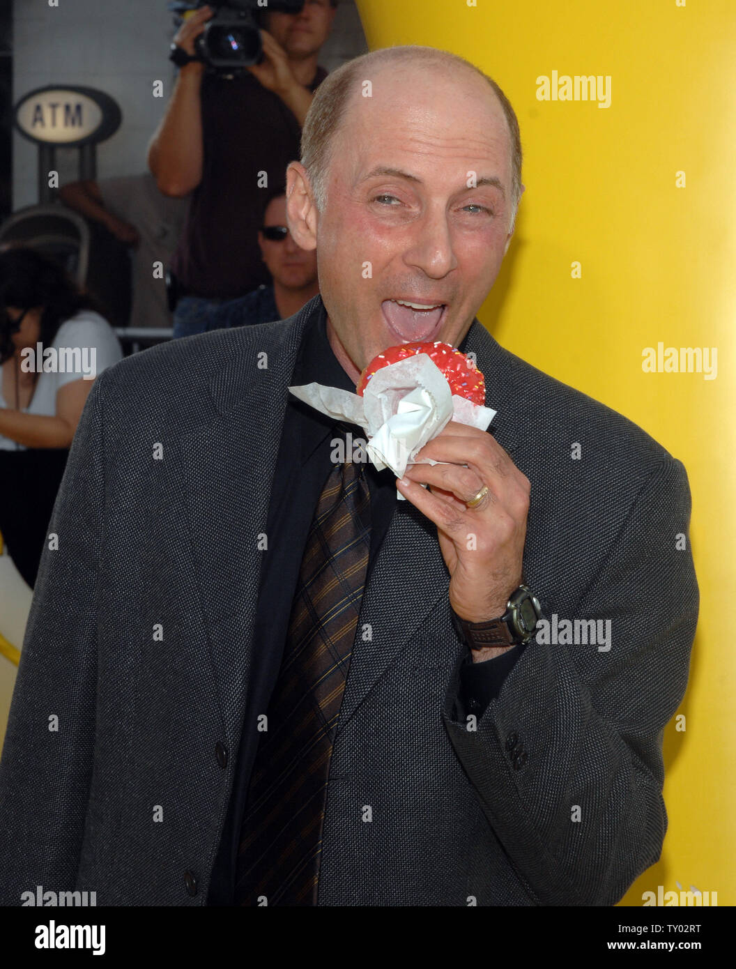 Dan Castellaneta, la voix de Homer Simpson dans l'animated motion photo comédie 'Les Simpson - Le Film", arrive à la première du film dans la section de Westwood Los Angeles le 24 juillet 2007. (Photo d'UPI/Jim Ruymen) Banque D'Images