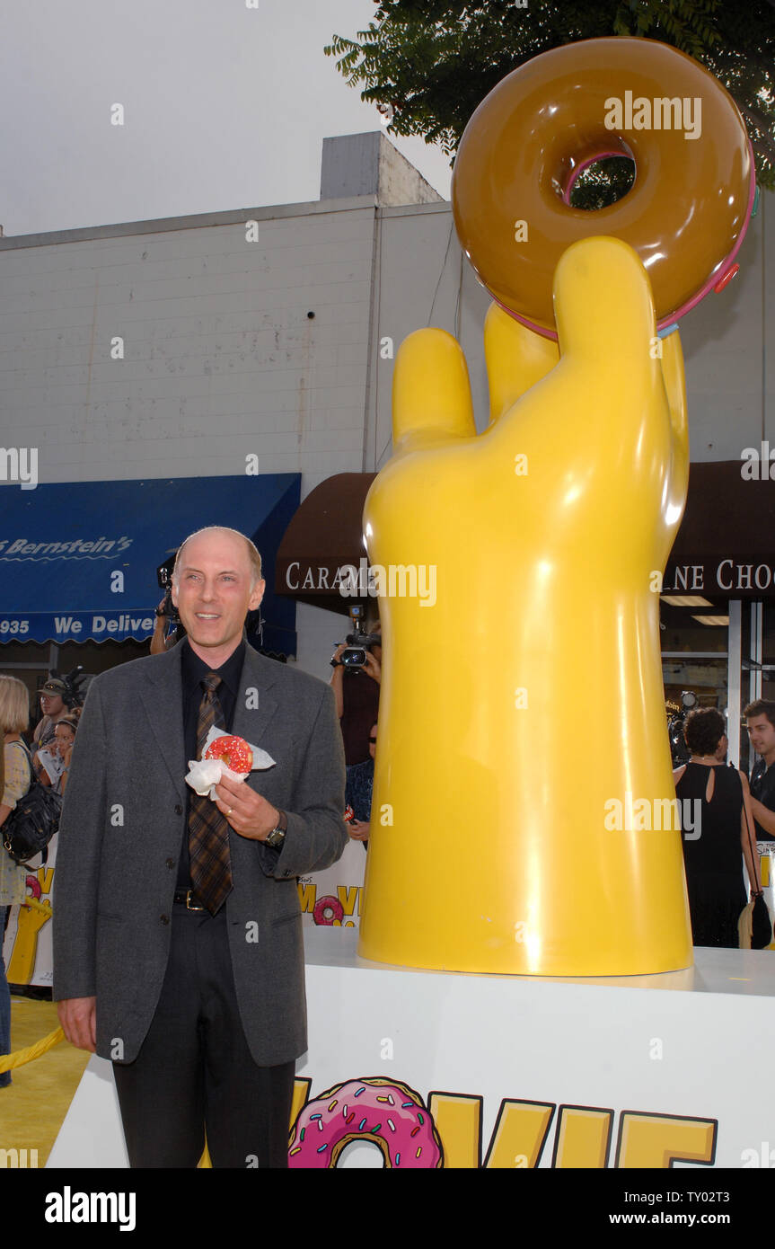 Dan Castellaneta, la voix de Homer Simpson dans l'animated motion photo comédie 'Les Simpson - Le Film", arrive à la première du film dans la section de Westwood Los Angeles le 24 juillet 2007. (Photo d'UPI/Jim Ruymen) Banque D'Images