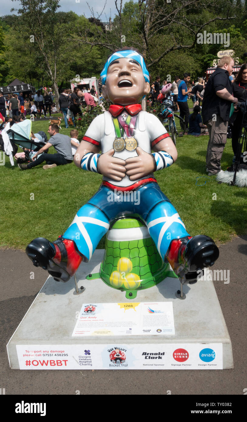 Oor Andy par Adam Pekr : un mélange d'OOR Wullie, et Sir Andy Murray le joueur de tennis, dans le parc de Kelvingrove, Glasgow. Oor Wullie's grand seau Trail 2019 Banque D'Images