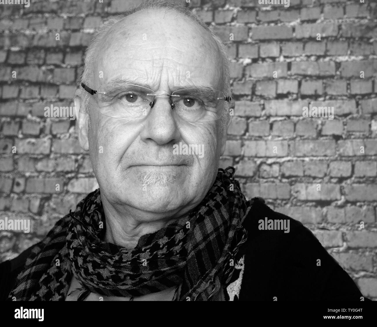 Juin 2019 - visage d'un homme mûr dans son début des années 60 Banque D'Images