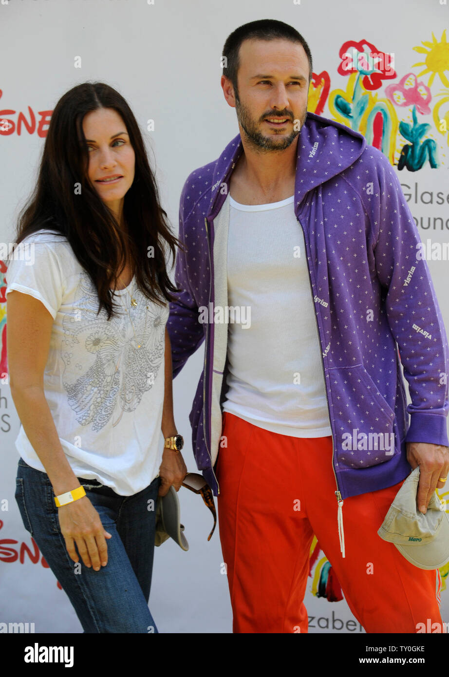 L'acteur David Arquette et son épouse, l'actrice Courteney Cox arrivent pour une Time For Heroes Celebrity Carnival au profit de l'Elizabeth Glazer Pediatric AIDS Foundation, sur l'Administration des anciens combattants, à Los Angeles le 8 juin 2008. (Photo d'UPI/Jim Ruymen) Banque D'Images