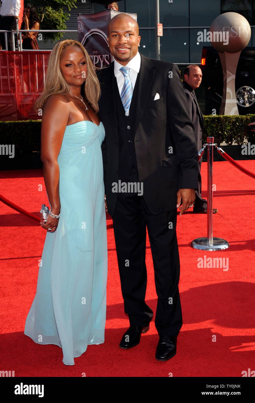 Los Angeles Lakers' point guard Derek Fisher et son épouse Candace arrivent à l'ESPY awards 2008 à Los Angeles, Californie le 16 juillet 2008. (Photo d'UPI/Jim Ruymen) Banque D'Images