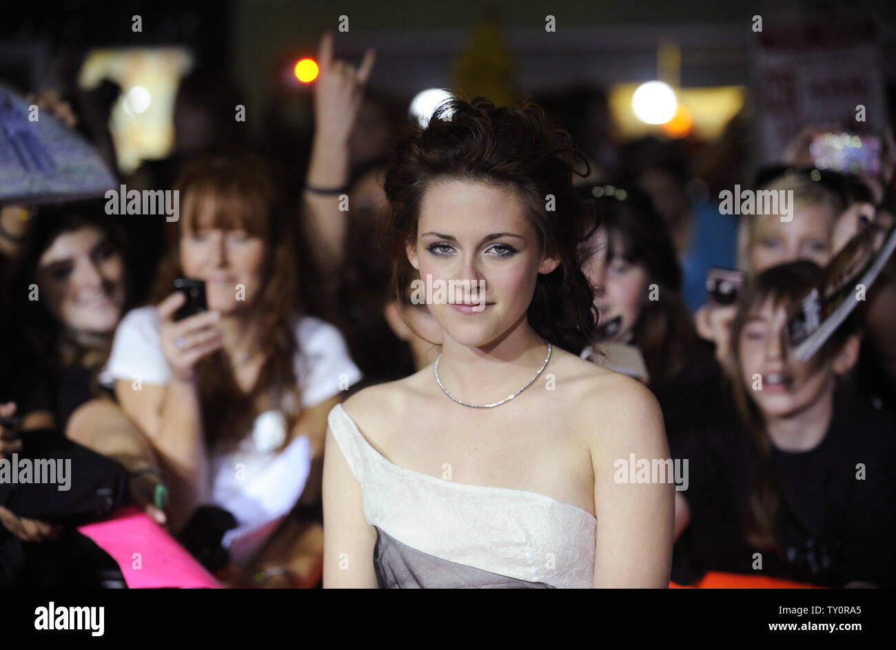 Kristen Stewart acteur assiste à la première de "Twilight" à Los Angeles le 17 novembre 2008. (UPI Photo/ Phil McCarten) Banque D'Images