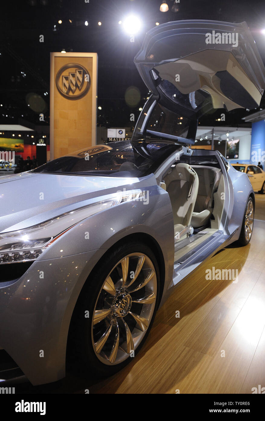 La Buick Riviera concept car est sur l'affichage au LA Auto Show 2008 à Los Angeles le 20 novembre 2008. (Photo d'UPI/Phil McCarten) Banque D'Images