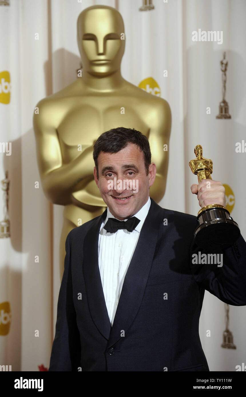 Michael O'Connor tient son Oscar pour la conception de costumes pour le film 'La Duchesse' dans les coulisses de la 81e soirée des Oscars à Hollywood le 22 février 2009. (Photo d'UPI/Phil McCarten) Banque D'Images