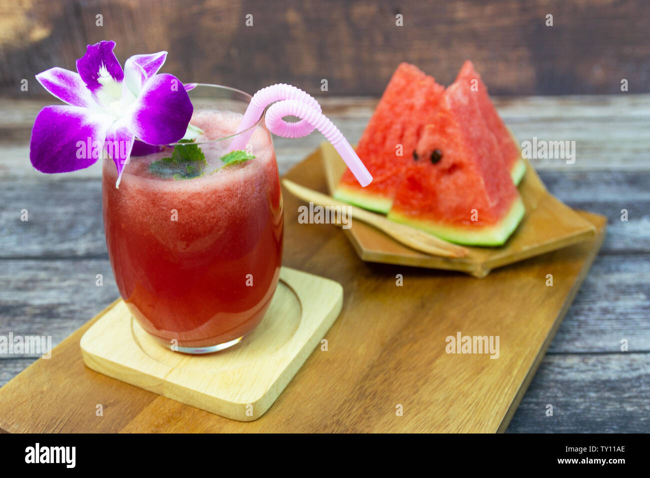 Le jus de melon d'eau frais et jus de fruits frais pour les journées chaudes de l'été et bon pour la santé Banque D'Images