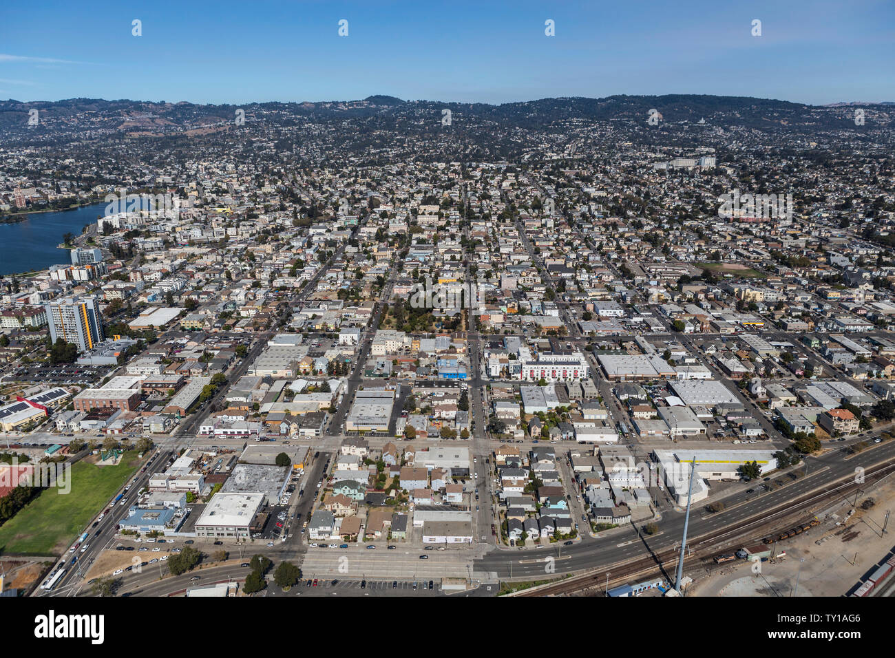 Vue aérienne de foyers et des rues à Oakland en Californie. Banque D'Images
