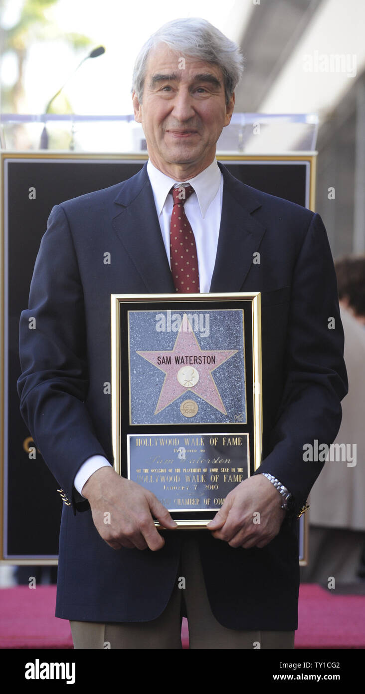 Sam Waterston pose lors d'une cérémonie où l'acteur a reçu une étoile sur le Hollywood Walk of Fame à Los Angeles le 7 janvier 2010. UPI/ Phil McCarten Banque D'Images