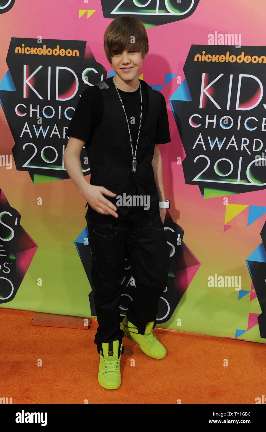 Chanteur Justin Bieber arrive au 23e congrès annuel du Nickelodeon Kids' Choice Awards qui a eu lieu à l'UCLA's Pauley Pavilion à Los Angeles le 27 mars 2010. UPI/Jim Ruymen Banque D'Images