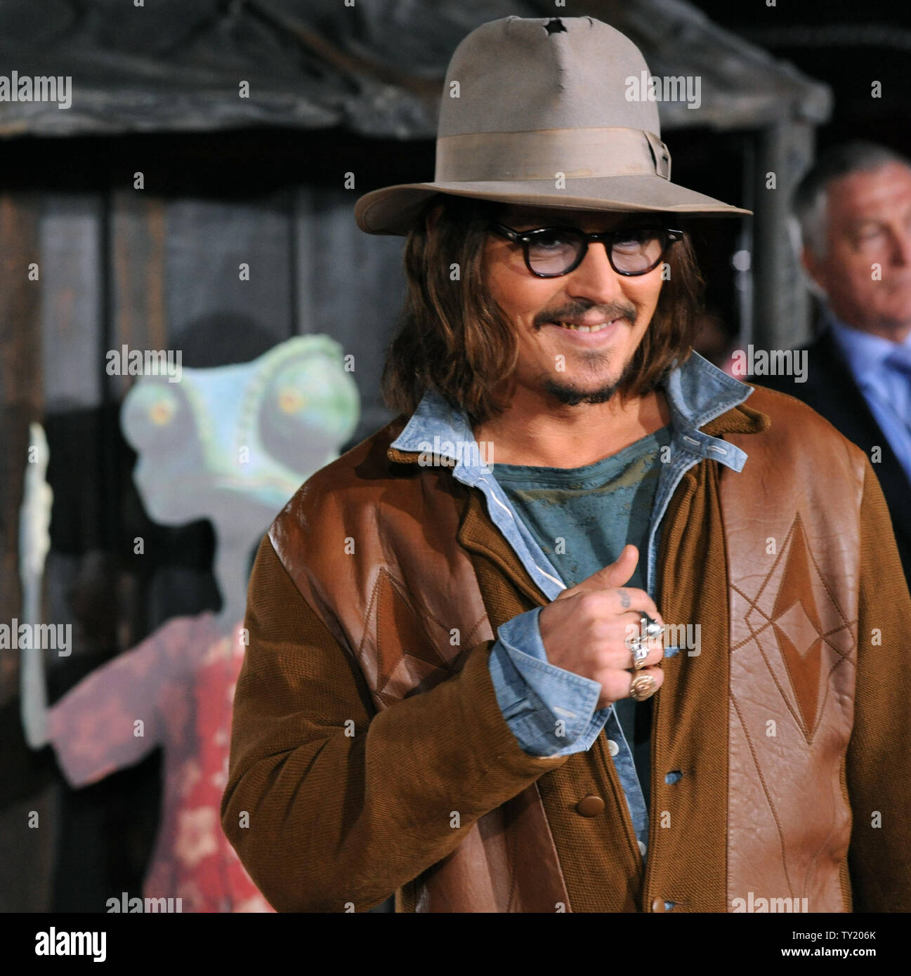 L'acteur Johnny Depp, qui exprime les caractères titulaire dans le Rango animated motion photo 'Rango', arrive à la première du film à Los Angeles le 14 février 2011UPI/Jim Ruymen Banque D'Images
