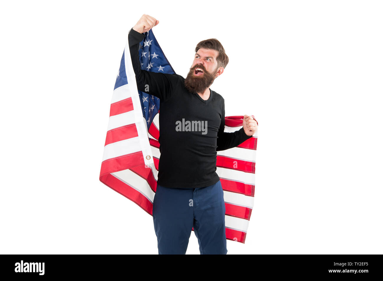 La liberté n'est rien mais une chance d'être libre. Heureux homme barbu tenant drapeau américain sur l'Independence Day. Libre expression de patriotisme au 4 juillet. Citoyen libre. À l'acte de sa propre volonté. Banque D'Images