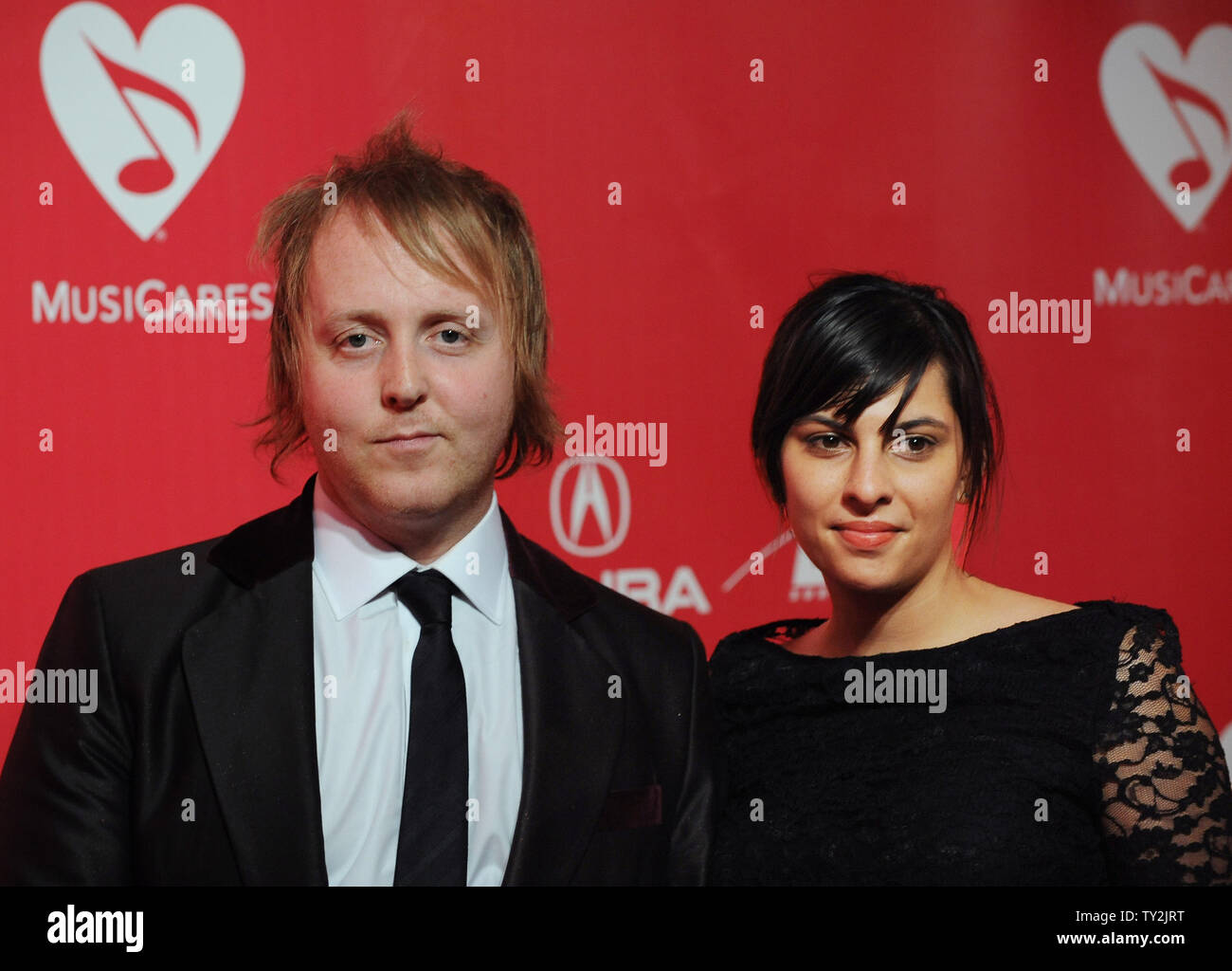 Musicien James McCartney (L) et Jade Nazareth arrivent pour la personne MusiCares de l'année hommage à Paul McCartney qui a eu lieu au Los Angeles Convention Center à Los Angeles le 10 février 2012. UPI/Jim Ruymen Banque D'Images