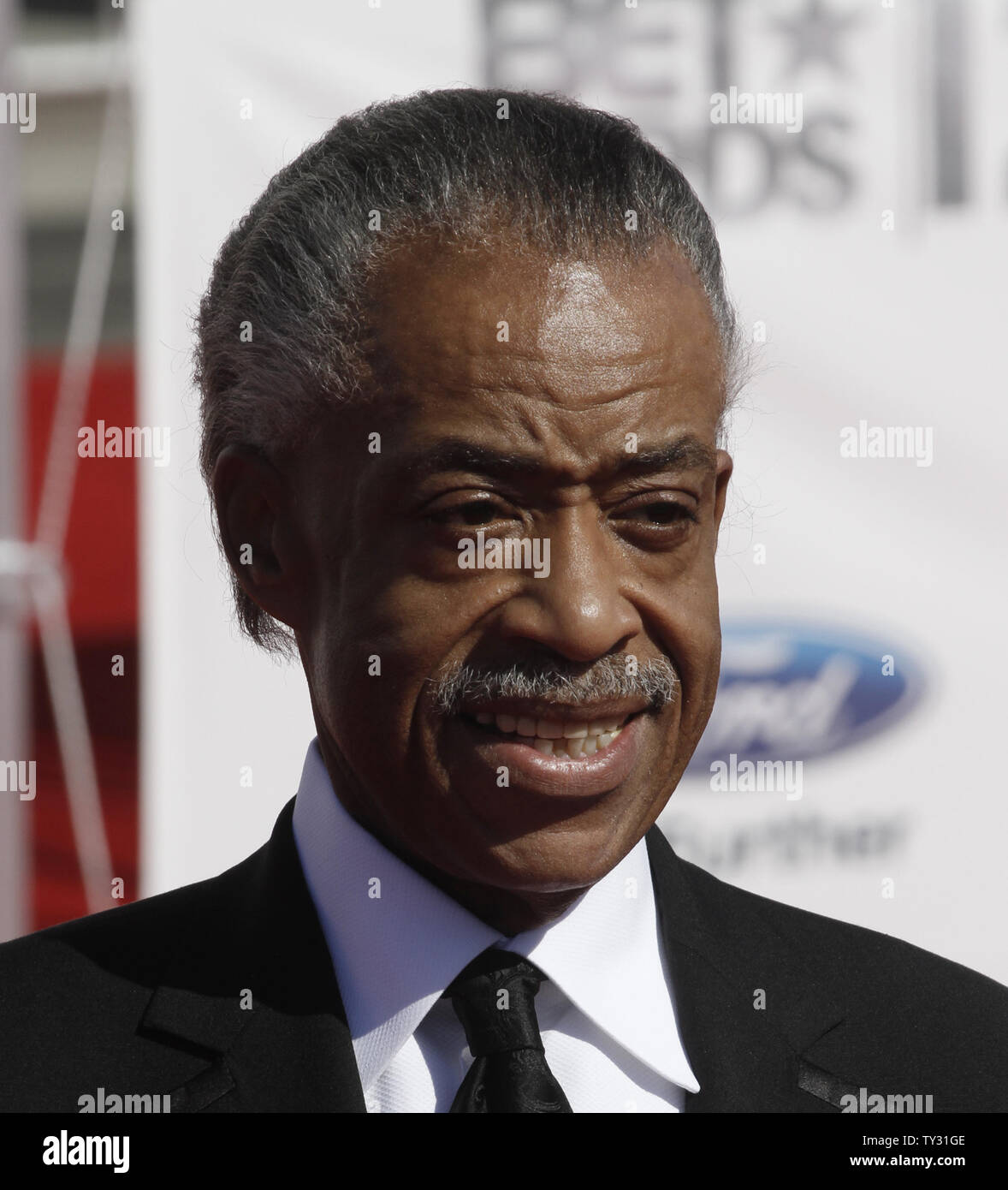 Le révérend Al Sharpton arrive pour le 12 BET Awards au Shrine Auditorium à Los Angeles le 1 juillet 2012. UPI/Jonathan Alcorn Banque D'Images