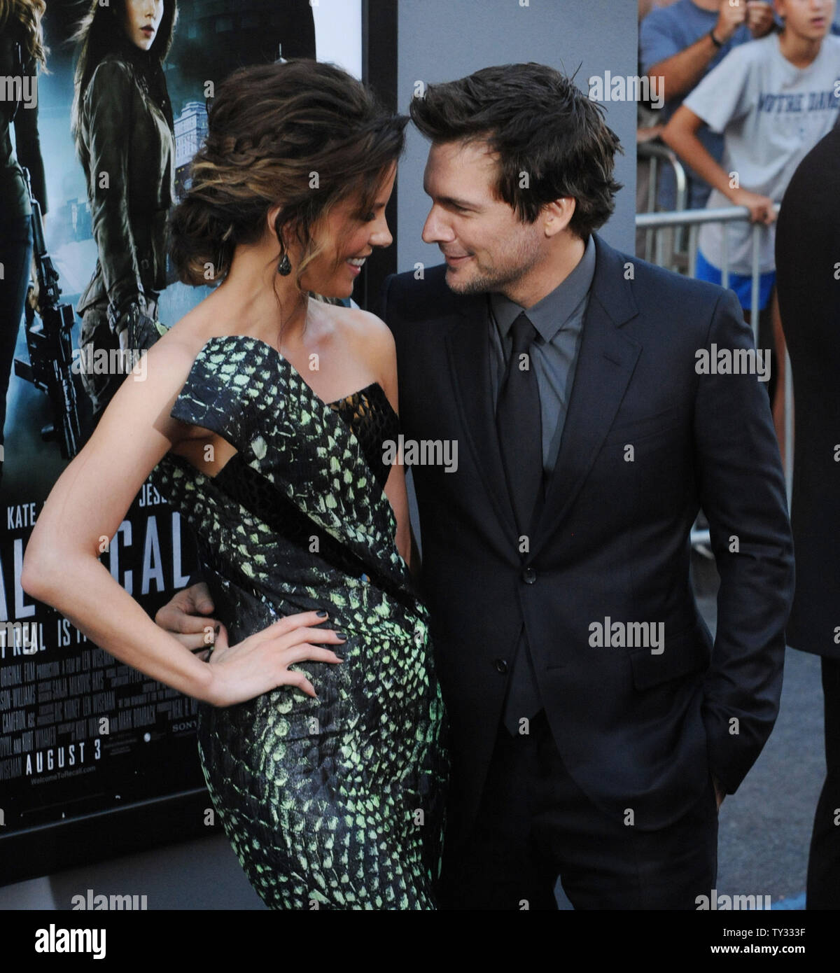 Kate Beckinsale, un acteur de la motion picture thriller de science-fiction 'Total Recall', assiste à la première du film avec son mari, directeur Len Wiseman au Grauman's Chinese Theatre de Los Angeles le 1 août 2012. UPI/Jim Ruymen Banque D'Images